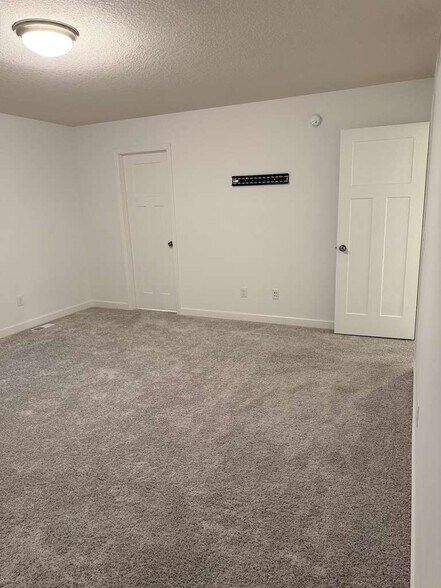 Building Photo - 10604 Heron Ave S