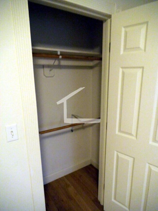 Building Photo - Great Value 1 bed in Brighton available 9/1/2026