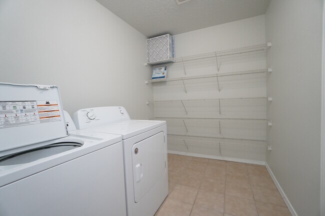 Building Photo - 16274 Silver Creek Ave