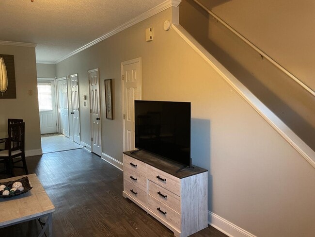 Building Photo - 385 Old Epps Bridge Rd