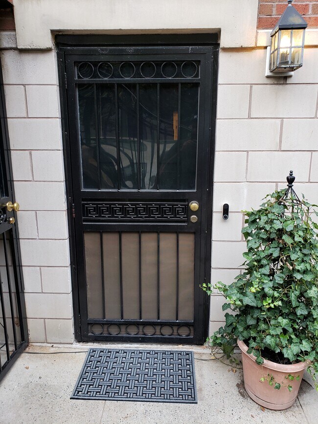 Building Photo - 15 E 117th St