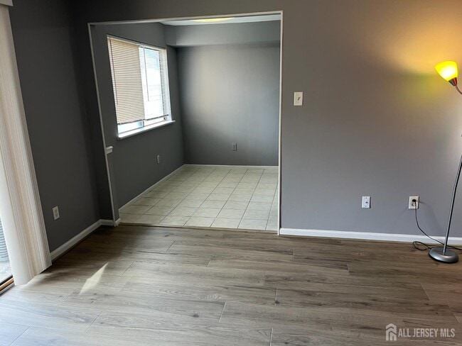 Building Photo - 915 Edison Glen Terrace