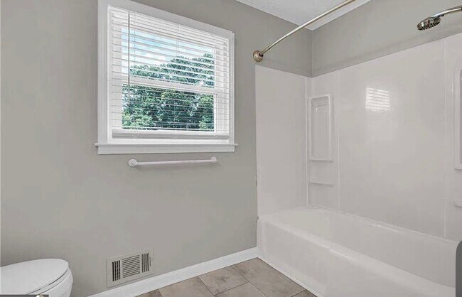 Building Photo - 474 Royal Oaks Terrace SW