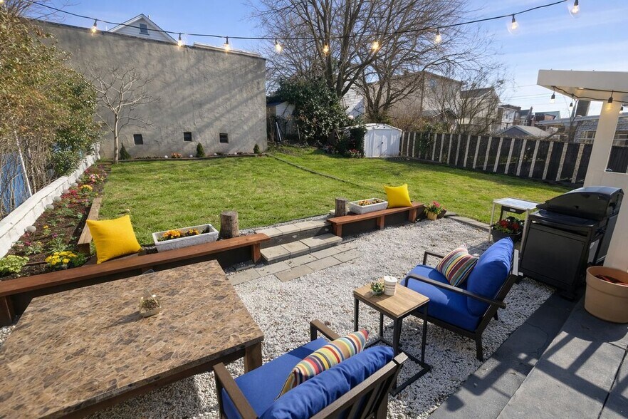 Building Photo - 80 Malcolm Ave