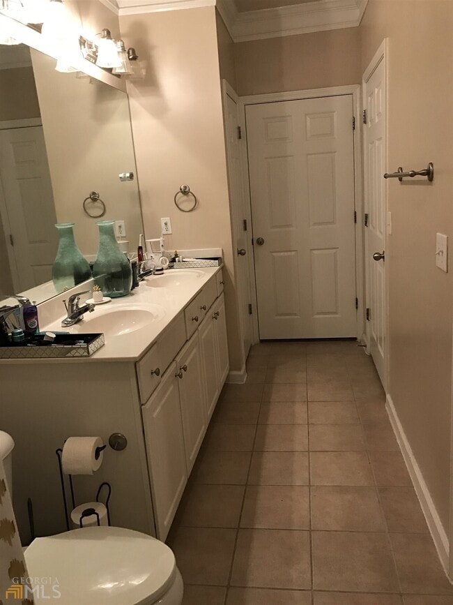 Building Photo - 1850 Cotillion Dr