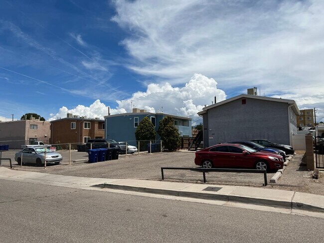 Building Photo - 1816 Buena Vista Dr SE