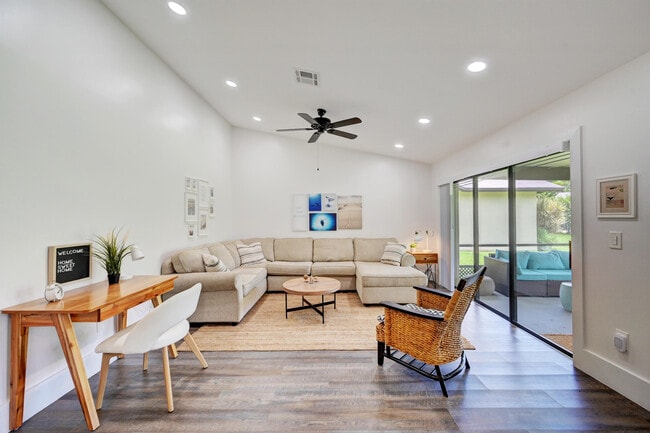 Building Photo - 2756 Carnation Ct