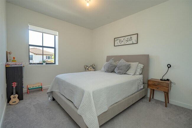 Building Photo - 139 NE 27th Terrace