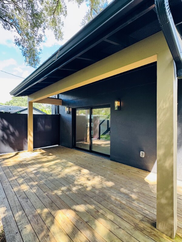Building Photo - 2212 Henderson Dr