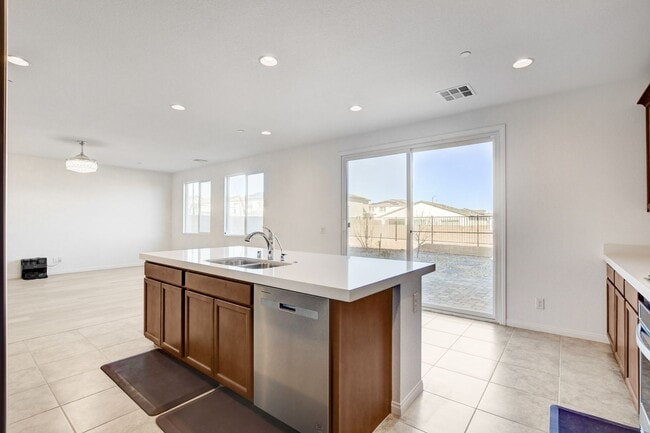 Building Photo - 10276 Thurso Ave