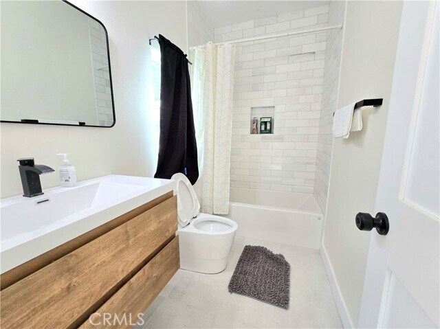 Building Photo - 1225 W 41st St