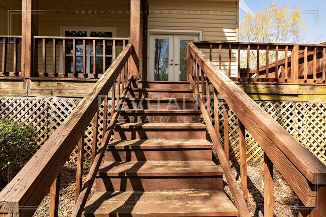 Building Photo - **COMING SOON** Stunning 2 Bedroom/2.5 Bat...