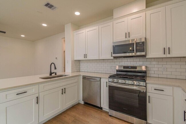 Building Photo - 16571 Oasis Glade Dr