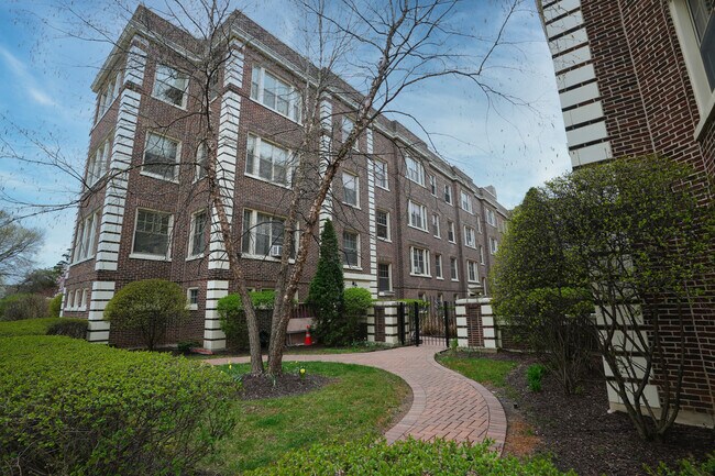 Primary Photo - 431 N Lombard Ave