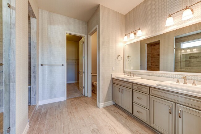 Building Photo - Breathtaking 4 Bedroom 3 Bedroom Ranch Style Home with Finished Basement!!