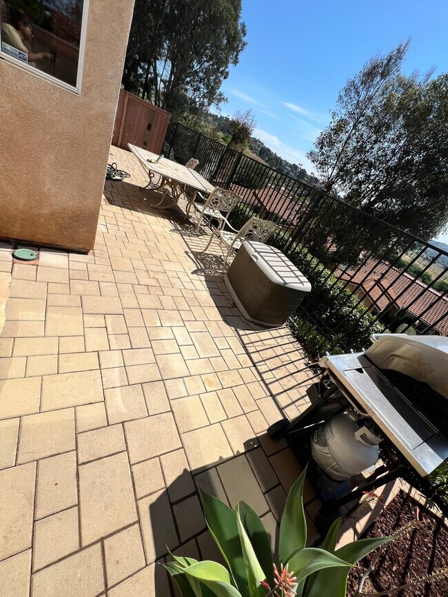 Building Photo - 5709 Kensington Pl
