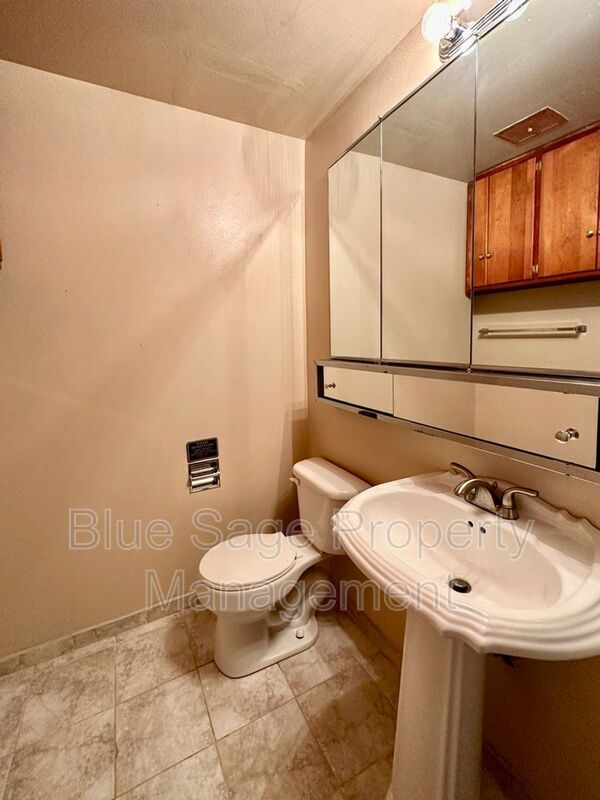 Building Photo - 152 Sea View Dr