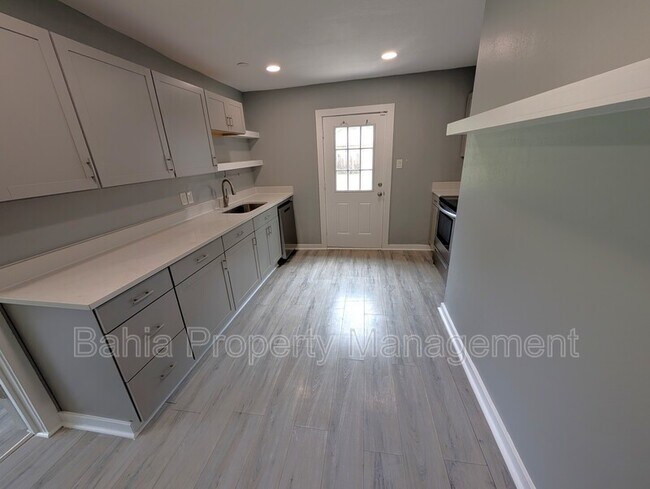 Building Photo - 6805 N Navin Ave
