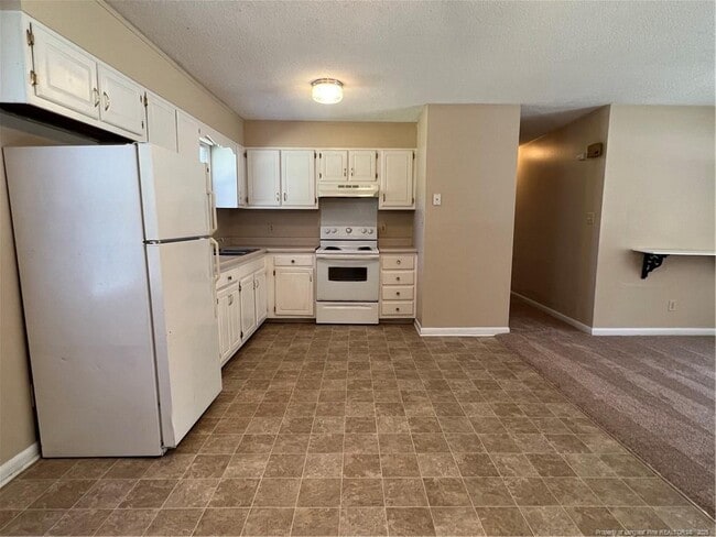 Building Photo - 5675 Livingston Dr