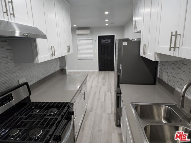 Building Photo - 5916 S Figueroa St