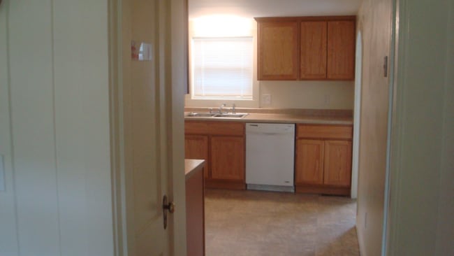 Building Photo - 818 Amesbury Rd