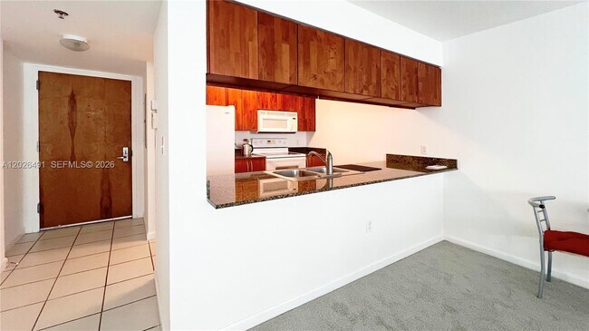 Building Photo - 1200 Brickell Bay Dr