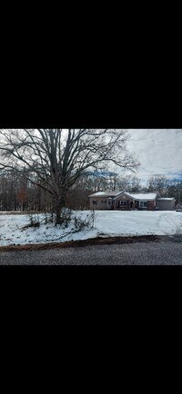 Building Photo - 134 River Rd