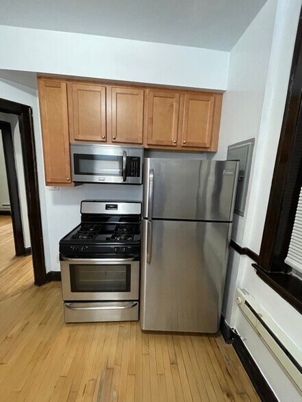 Building Photo - 3036 N Ashland Ave