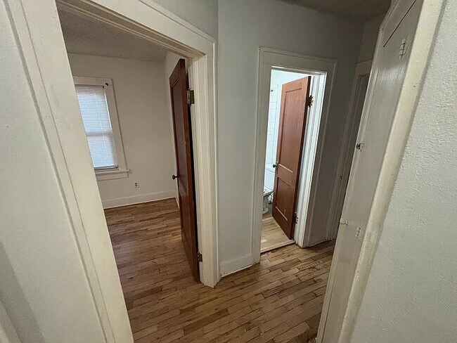 Building Photo - 635 N Chautauqua Ave