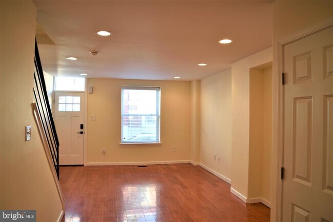 Building Photo - 2132 Sigel St