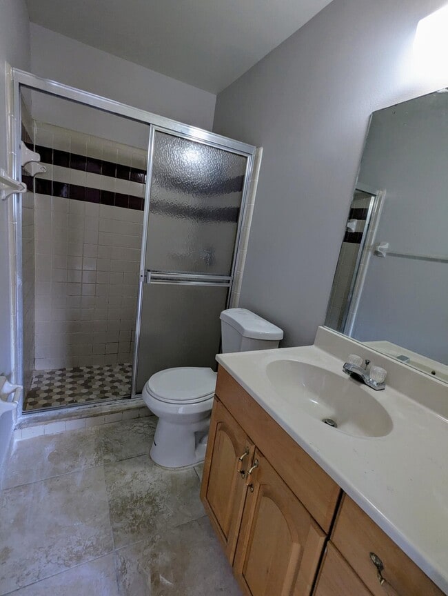 Building Photo - 554 SW Lakehurst Dr