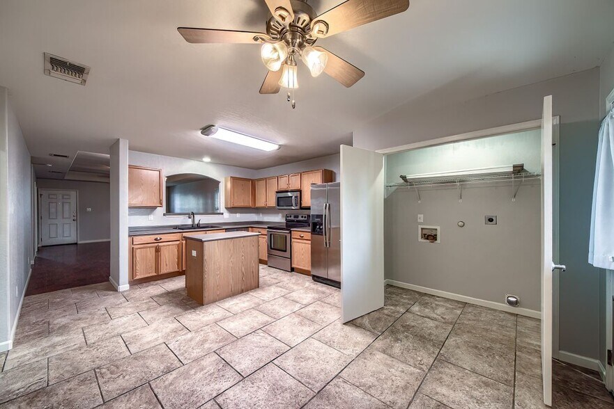 Building Photo - 132 Wistoria