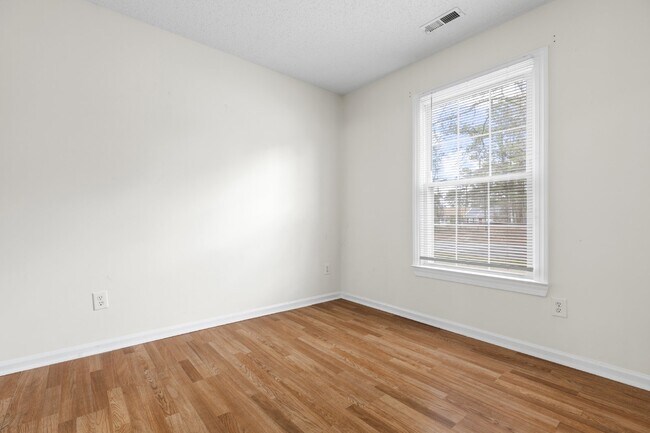 Building Photo - Duplex in Hunter's Creek