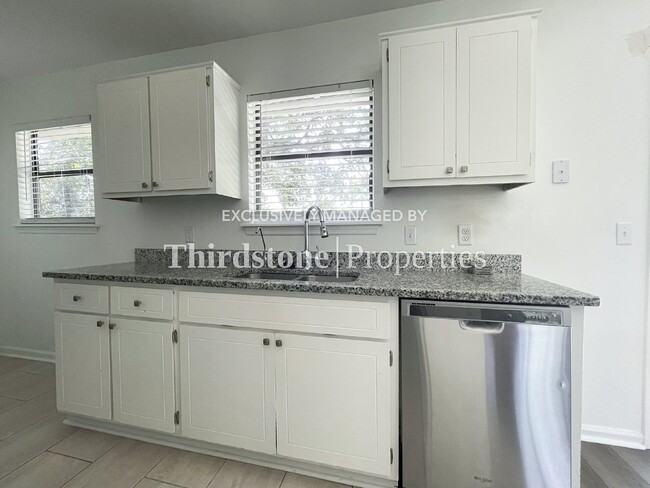 Building Photo - 139 Cherry Point Dr