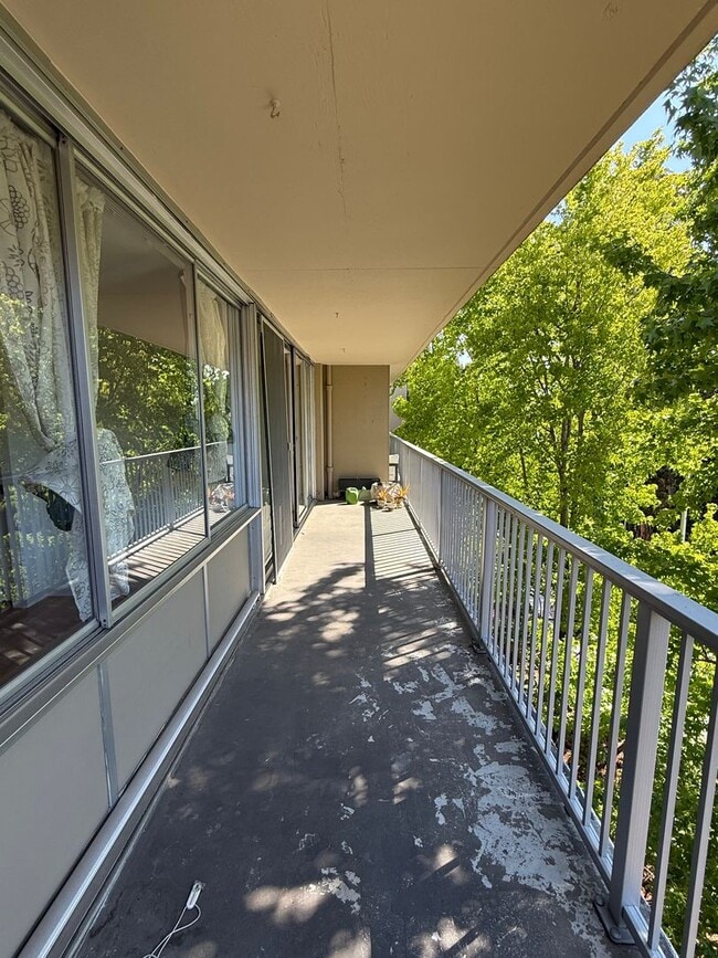 Building Photo - 1 Bed, 1 Bath Condo in Prime Belmont Location