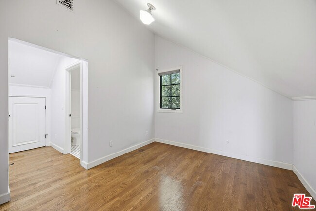 Building Photo - 4316 N Clybourn Ave