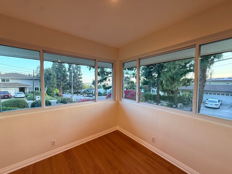 Building Photo - 410 N Canyon Blvd