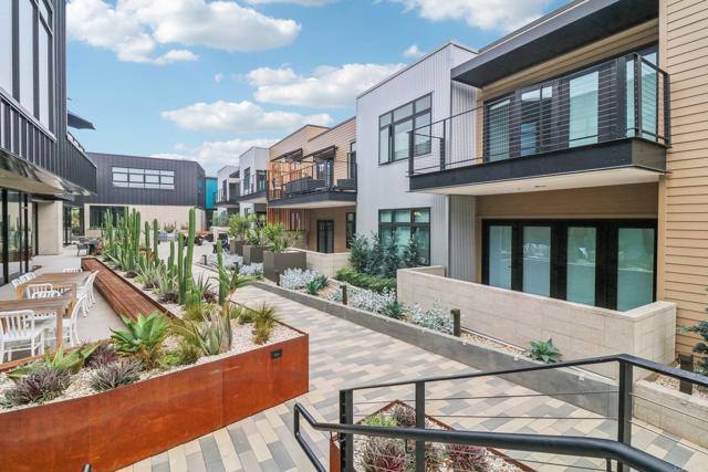 Building Photo - 120 Dahlia Dr