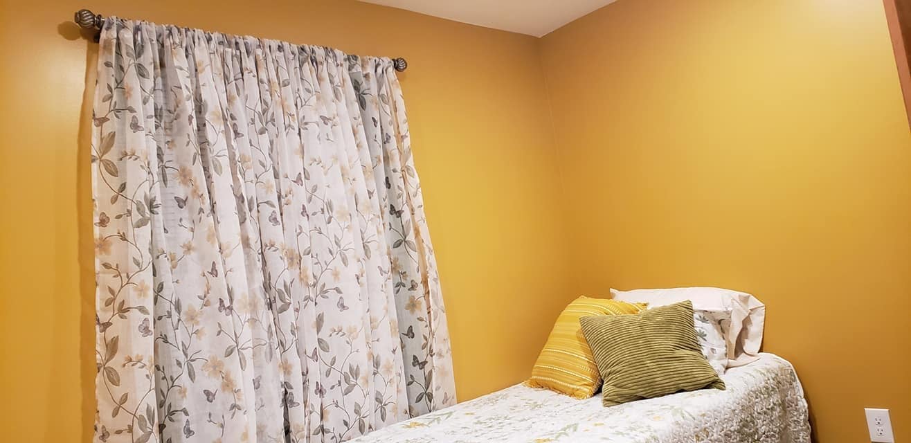 bedroom - 401 S Baltimore St