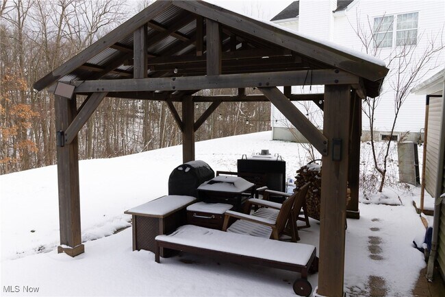 Building Photo - 889 Holborn Rd