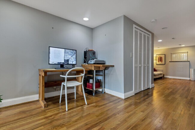 Building Photo - 4622 New Hampshire Ave NW