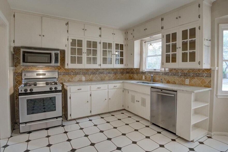 Building Photo - 426 Garraty