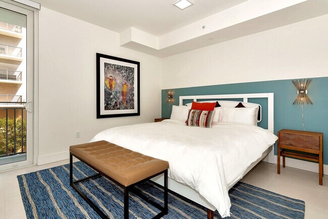 Building Photo - 1710 SW 27th Ave