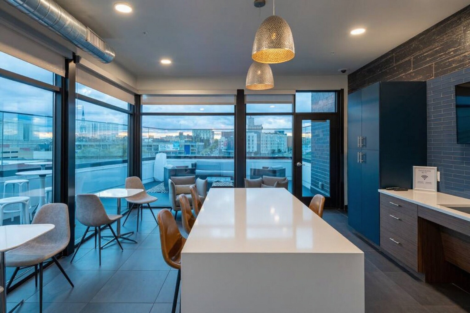 Building Photo - 550 W Juneau Ave