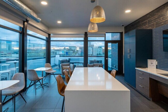 Building Photo - 550 W Juneau Ave