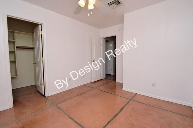Building Photo - 2-Bed 1-Bath near University of Arizona with private yard