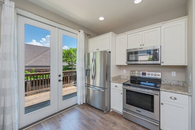 Building Photo - Modern 4-Bedroom Home with Designer Touches in the Heart of Niceville