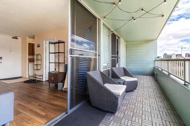 Building Photo - Cute and Newly Upgraded 1/1/1 near Ala Moana