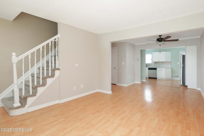 Building Photo - 10 Primrose Ln