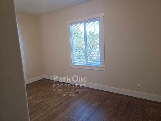 Building Photo - Great 4 Bedroom Home in the Heart of Albany!